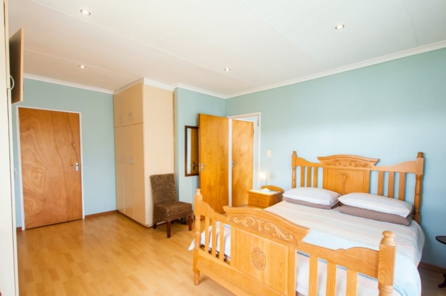 4 Bedroom Property for Sale in Wavecrest Eastern Cape